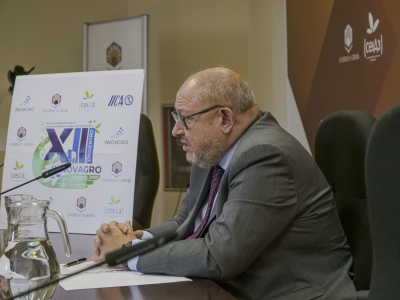 El rector durante su intervención en el foro.