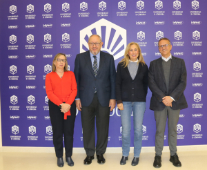 De izqda. a dcha: Mercedes Osuna (UCO y AECC), Manuel Torralbo, M.ª Auxiliadora Cabanas (AECC) y Manuel Rich (director general de Salud de la UCO).