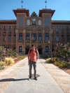 Juan Pablo García, ante la entrada del Rectorado de la Universidad de Córdoba 