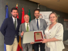 Manuel Hidalgo y Evangelina Rodero, en representación de la UCO, tras recoger el premio.
