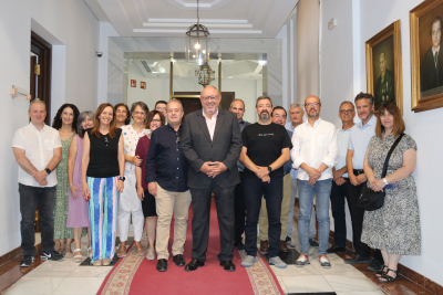 Foto de familia de asistentes a la reunión de la CBUA celebrada en el Rectorado. 