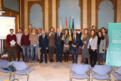 Foto de familia de participantes en en la jornada final del proyecto DejatuHuella