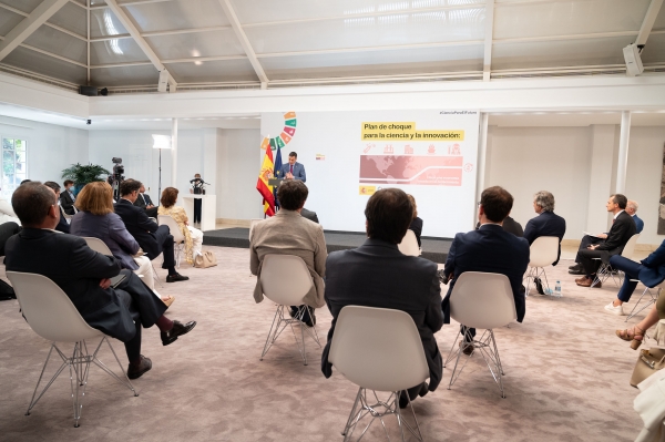 Fotografía de la reunión de la presentación del Plan de Choque (Autor: Ministerio de Ciencia e Innovación)