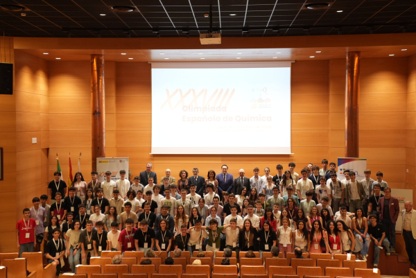 Foto de familia de los participantes en las Olimpiadas.