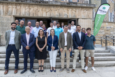 Ponentes y autoridades asistentes a la inauguración de la jornada.