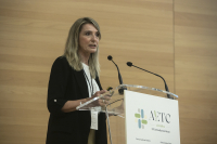 La directora de la ETSIAM, Rosa Gallardo, durante su intervención en el congreso.