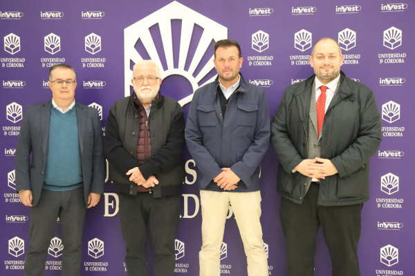 De izquierda a derecha: Manuel Rivera Mateos, Director del Centro de Análisis y Prospectiva del Turismo (CAPT-UCO); Rafael Solana Lara, Vicerrector de Salud y Bienestar de la Universidad de Córdoba; Manuel Muñoz Romero, Presidente del Automóvil Club de Córdoba; José Enrique Ramos Ruiz, miembro del Grupo de Investigación Economía del Turismo, la Cultura y el Deporte