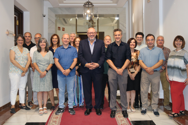 Foto de familia de asistentes a la reunión del Consejo de Gobierno del CBUA celebrada en Córdoba.