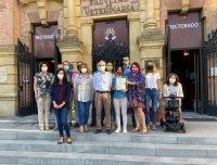 Foto de familia de integrantes del Servicio de Calidad de y Planificación con su acreditación del nivel 1 del Programa Trébol