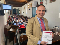 Momento de la presentación a cargo del profesor Ricardo Hernández.