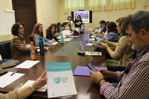 Los participantes en la primera sesión del curso minutos antes de su comienzo.