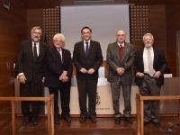 Autoridades asistentes a la presentación del libro