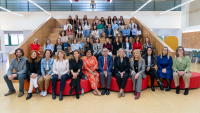 Foto de familia de las participantes en la jornada.