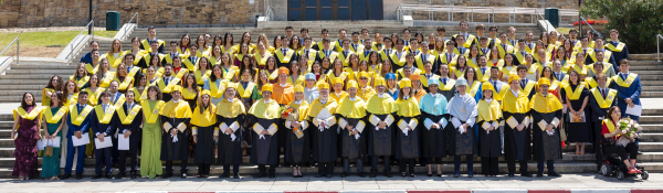 Foto de familia de los graduados en Medicina.
