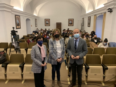 Inmaculada Luque, Julieta Mérida y Ricardo Córdoba en la inauguración.