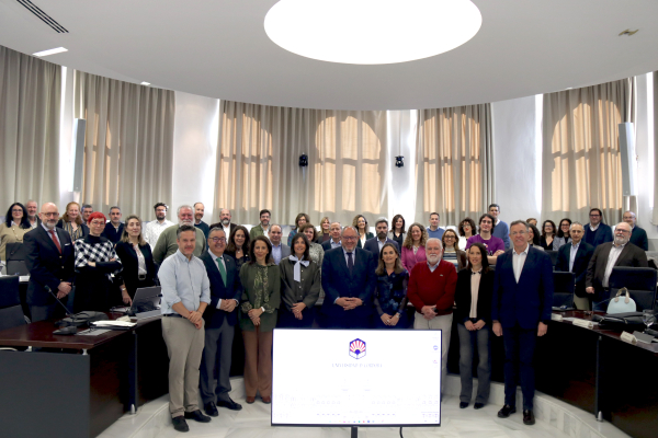 Foto de familia del Consejo de Gobierno tras la renovación de sus representantes en las últimas elecciones claustrales.