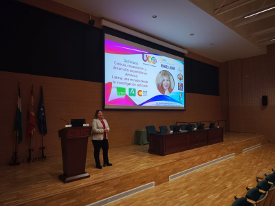La profesora Posada durante su intervención.