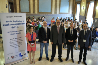 El rector junto a los organizadores del congreso y autoridades académicas presentes en la inauguración.