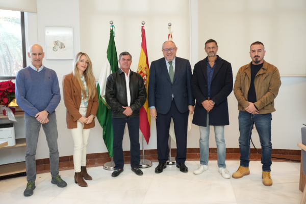 De izquierda a derecha, Alberto Redondo, Luna Santos, Troy Broden, Manuel Torralbo, Francisco Lacase y Vicente Víbora.