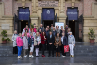 Foto de familia de la delegación lituana y representantes del Centro Intergeneracional.