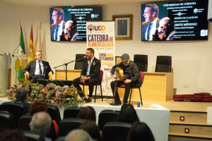 Momento de la sesión de clausura del curso académico.