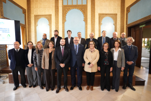 Foto de familia de los directores de las Cátedras Andaluzas de Internacionalización junto a las autoridades participantes en la inauguración.