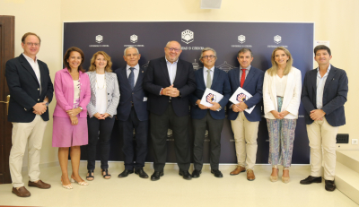 Representantes de la UCO, la AEAC.SV. e INTERMALTA tras la firma del convenio.