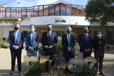 Foto de familia al término de la reunión celebrada en las instalaciones de PRODE